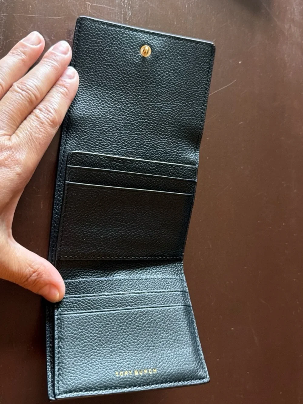 Tory Burch Britten Compact Wallet in black pebbled leather. - Picture 4 of 13